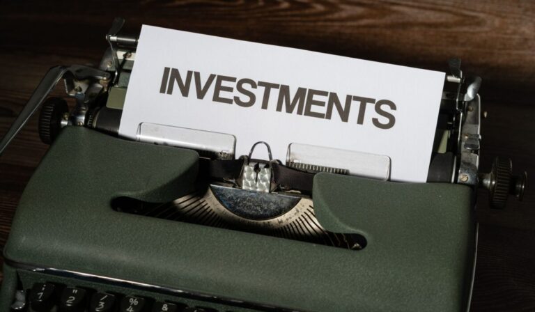 Billionaire Investments Generating Massive Returns 2026 — Billionaire Investments 2026: Top 5 Massive Return Opportunities — Photo by Markus Winkler on Pexels