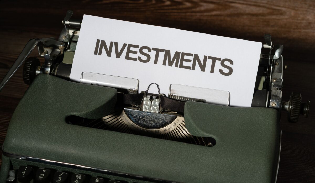 Billionaire Investments Generating Massive Returns 2026 — Billionaire Investments 2026: Top 5 Massive Return Opportunities — Photo by Markus Winkler on Pexels
