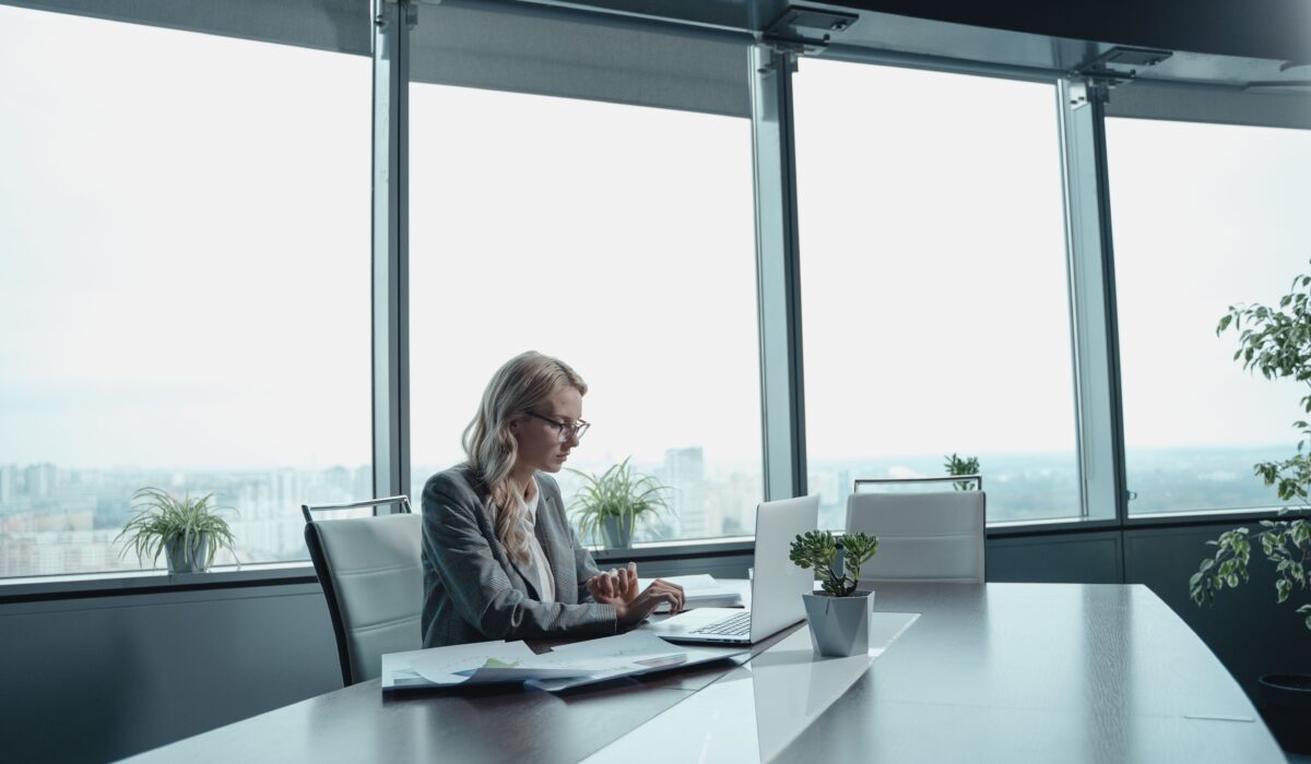 Daily Routines of Successful CEOs 2026 — Top 5 Daily Routines of Successful CEOs 2026 — Photo by Tima Miroshnichenko on Pexels