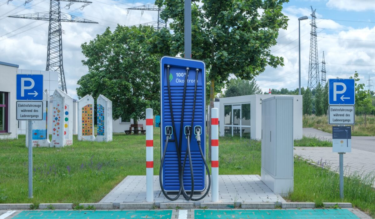 Understanding EV Charging Stations 2026 — Understanding EV Charging Stations 2026: Complete Guide — Photo by Reinhard Bruckner on Pexels