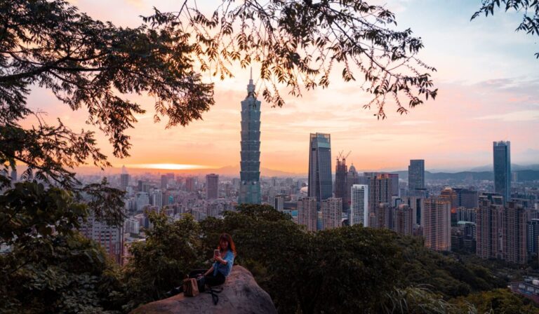 Top 5 American Destinations for Digital Nomads 2026 — Top 5 American Destinations for Digital Nomads 2026 — Photo by Jimmy Liao on Pexels