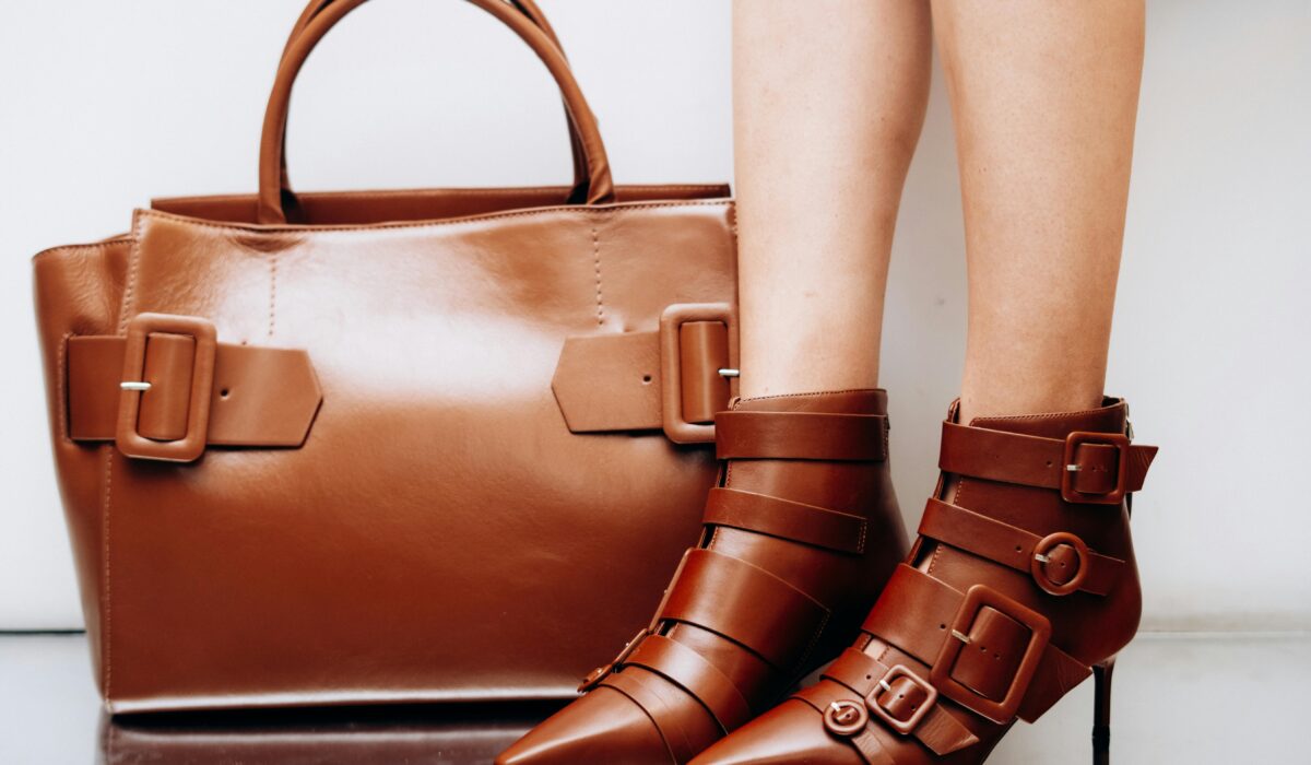 Top 5 Essential Fall Fashion Accessories 2026 — Top 5 Essential Fall Fashion Accessories 2026 — Photo by pedro furtado on Pexels