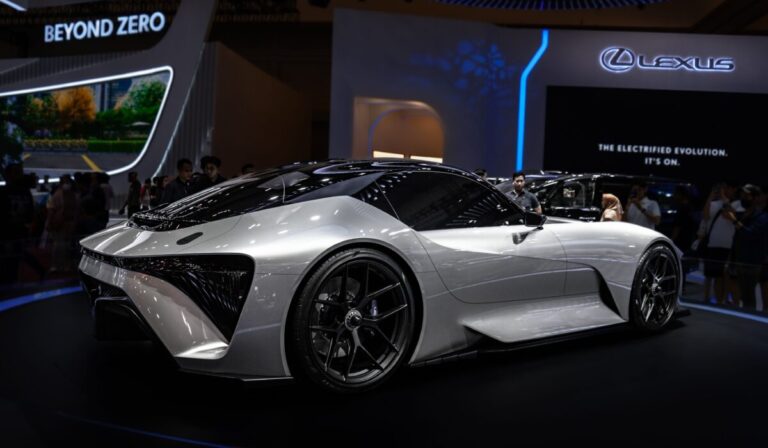 Best Performance Luxury EVs 2026 — Best Performance Luxury EVs 2026: Top 5 Picks — Photo by Esase on Pexels