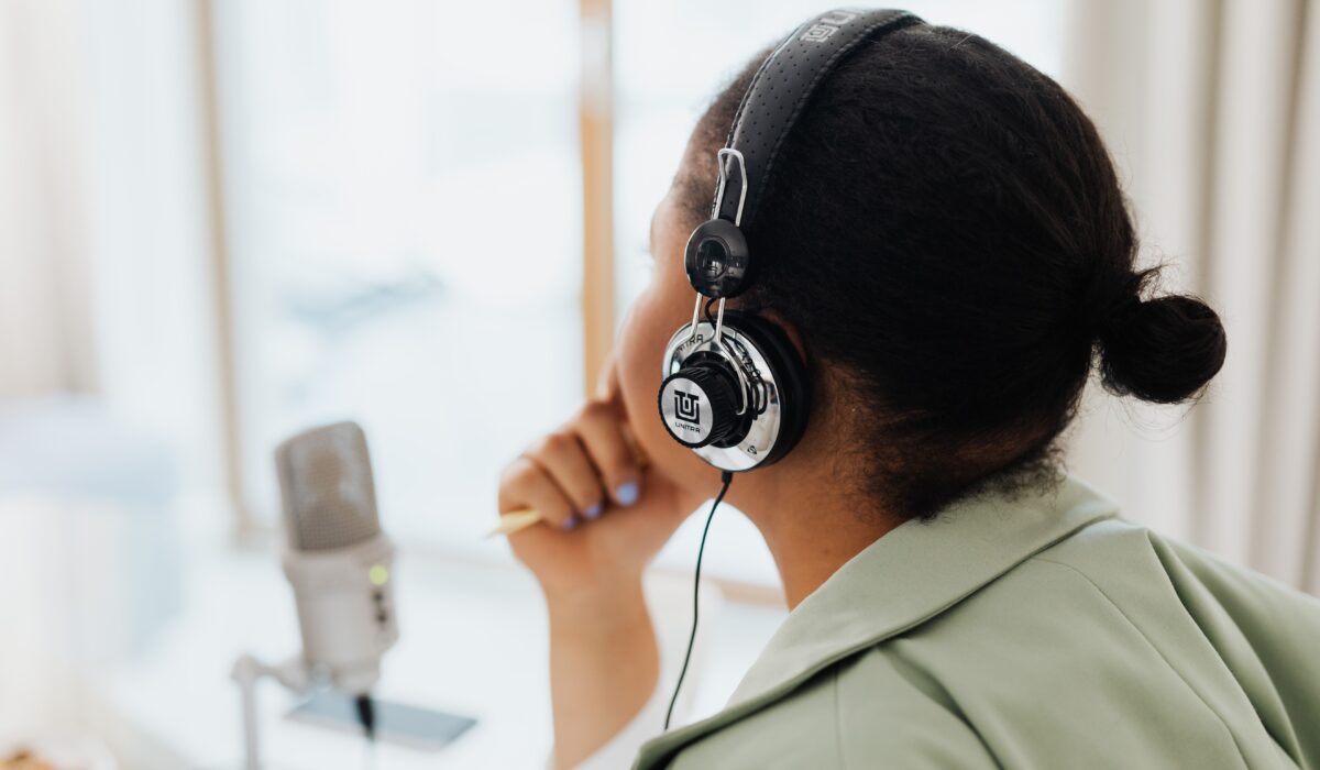 Top 5 Sports Podcasts 2026 — Top 5 Sports Podcasts 2026: Essential Listening Guide — Photo by www.kaboompics.com on Pexels