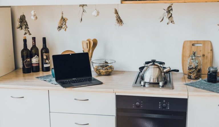 Top 5 Smart Kitchen Gadgets 2026 — Top 5 Smart Kitchen Gadgets 2026: Essential Guide — Photo by Stanislav Kondratiev on Pexels