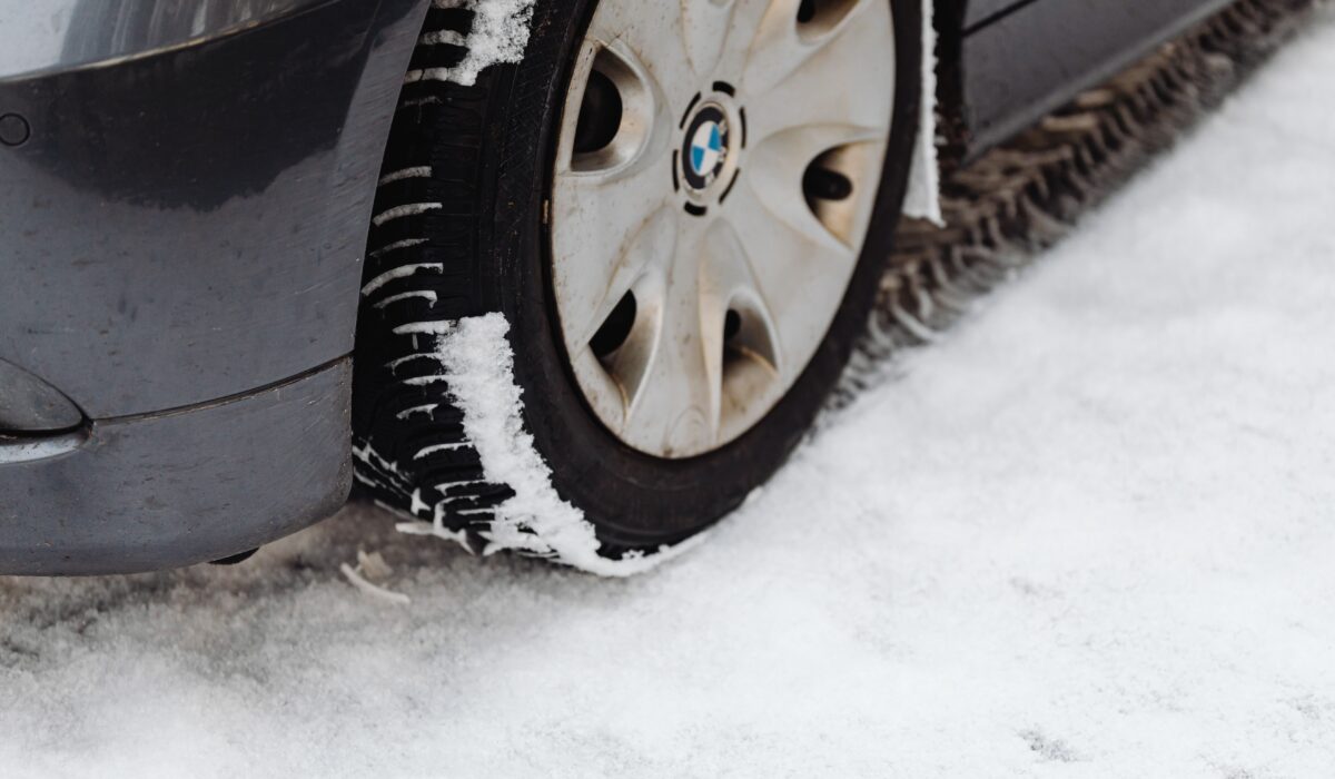 How to Choose Right Winter Tires 2026 — How to Choose Right Winter Tires 2026: Expert Guide — Photo by www.kaboompics.com on Pexels
